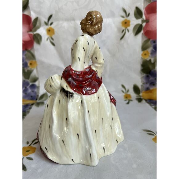 Vintage Royal Doulton “The Ermine Coat” Figurine HN1981, C. 1945 - Picture 5 of 8
